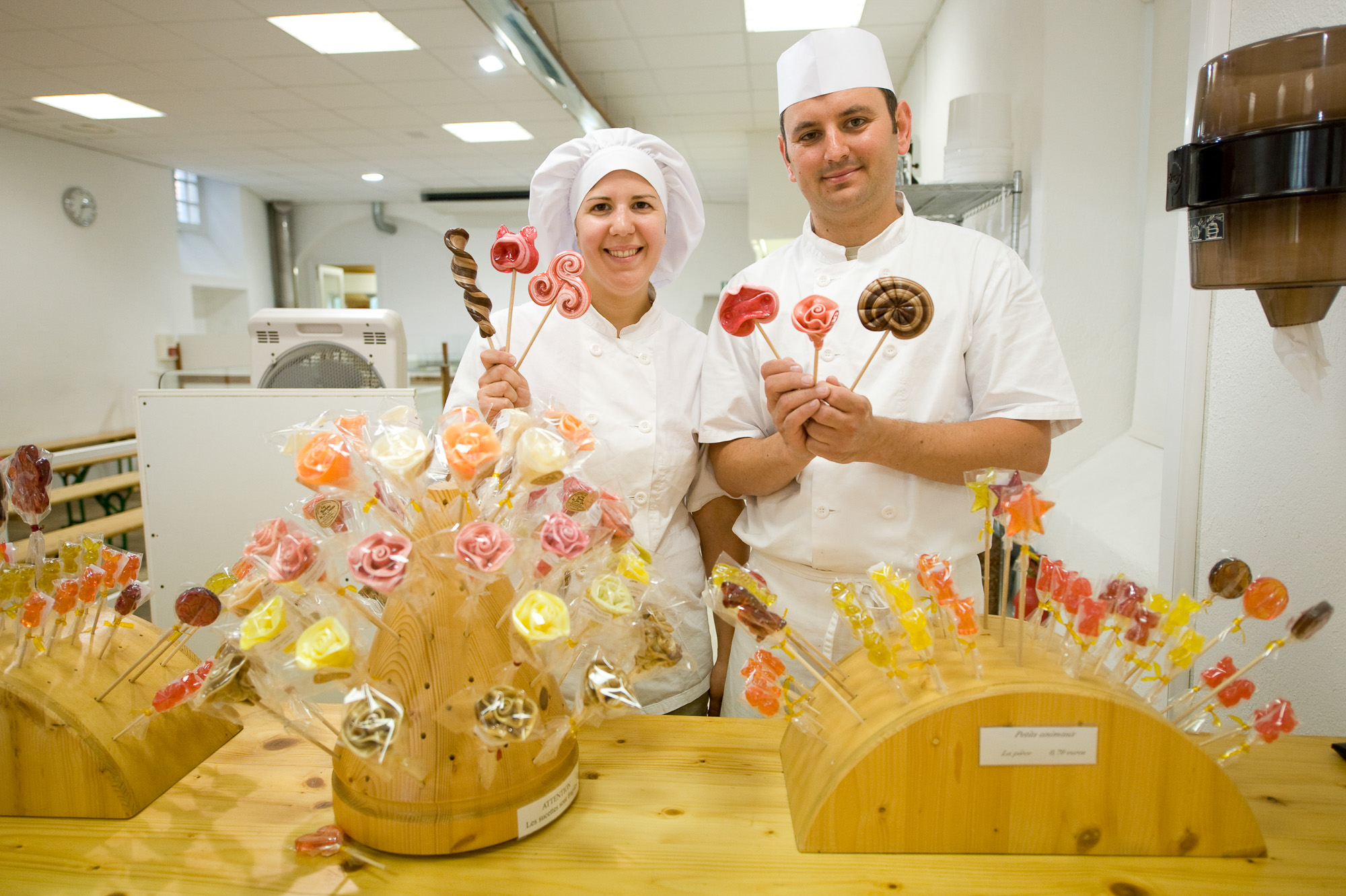 Saint-Julien-Molin-Moliette ; usine de soieries.. Les bonbons de Saint-Julien de Mr et Mme Taboury.