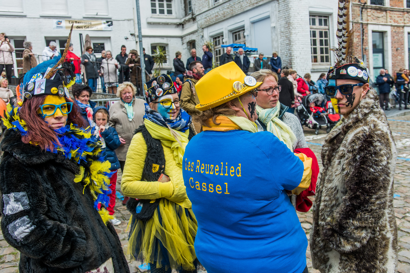 Cassel concours aux villages préférés des français. Rencontre sur la Grand-Place avec les géants et la population de Cassel.