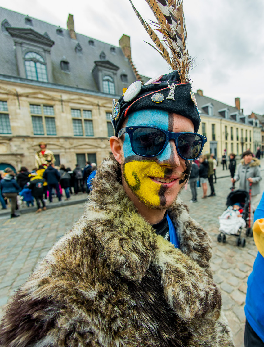 Cassel concours aux villages préférés des français. Rencontre sur la Grand-Place avec les géants et la population de Cassel.