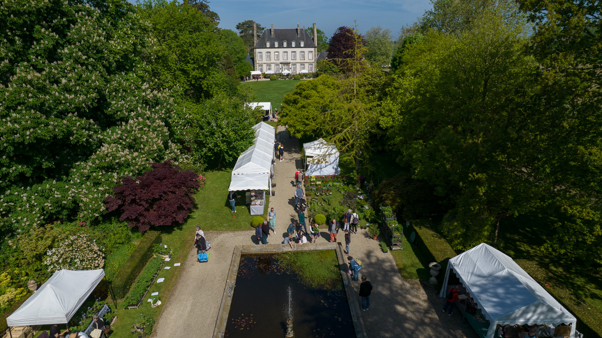 Fête des Plantes au printemps, vue de drone.