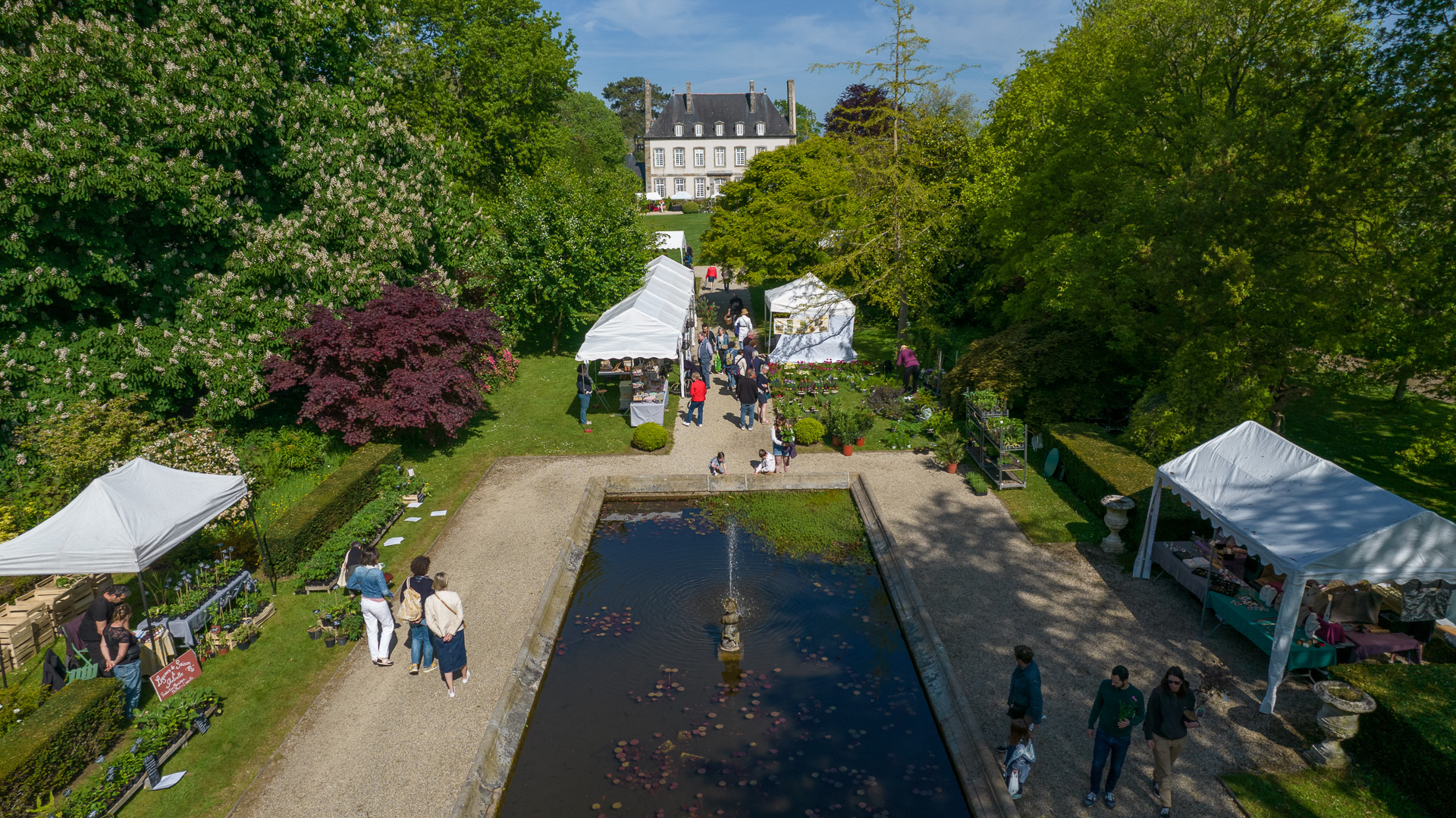 Fête des Plantes au printemps, vue de drone.