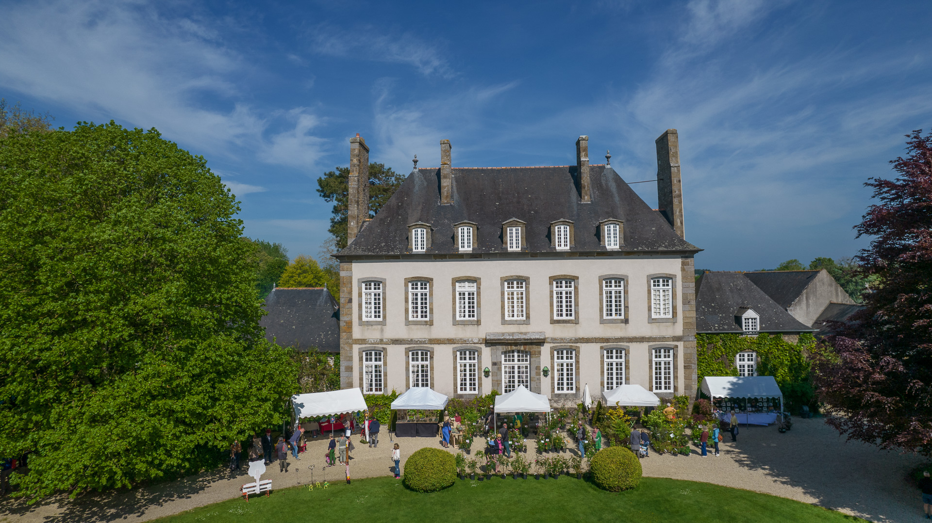 Fête des Plantes au printemps, vue de drone.