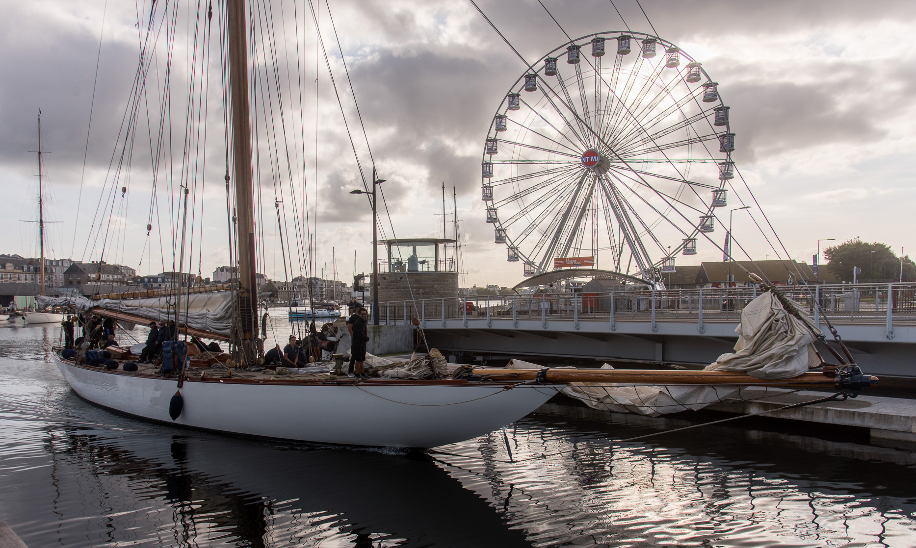 Saint-Malo. Régate orgaisée par la SNBSM. Sept  voiliers de légendes sont venus y participer.