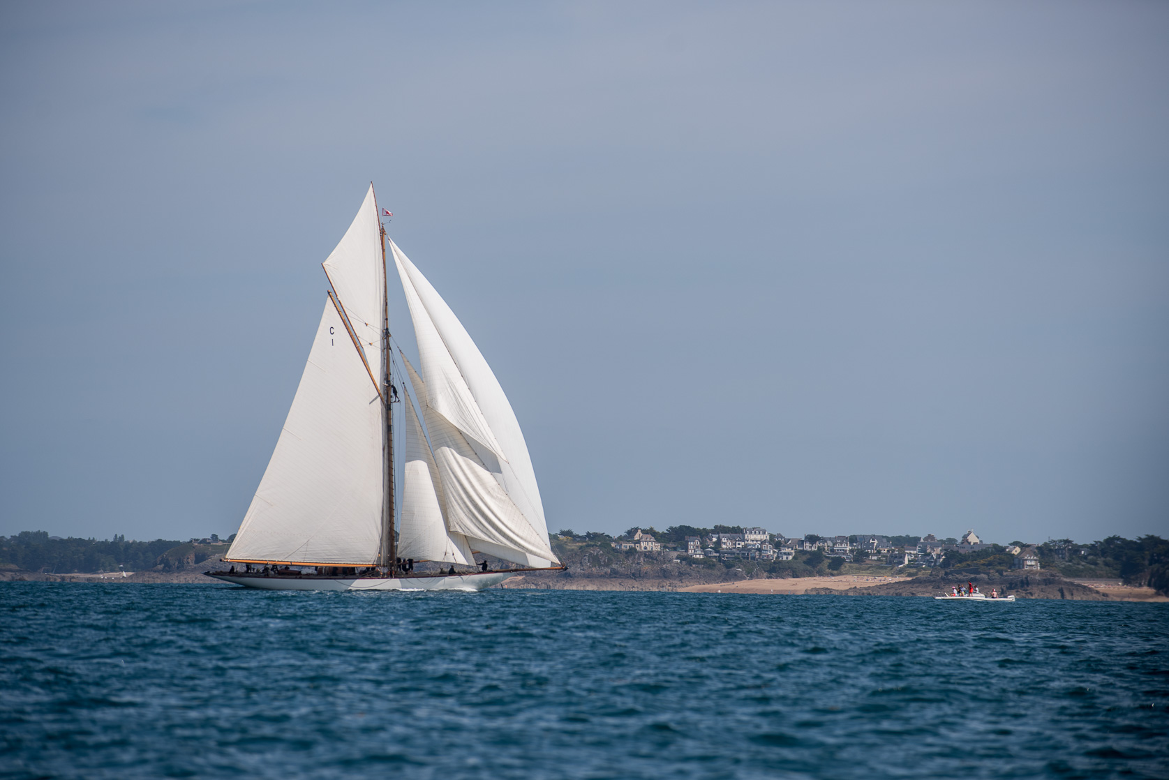 Saint-Malo. Régate orgaisée par la SNBSM. Sept  voiliers de légendes sont venus y participer.